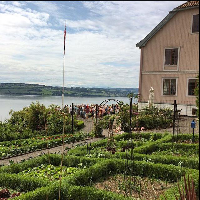 Tur til Hovelsrud med omvisning i den historiske hagen